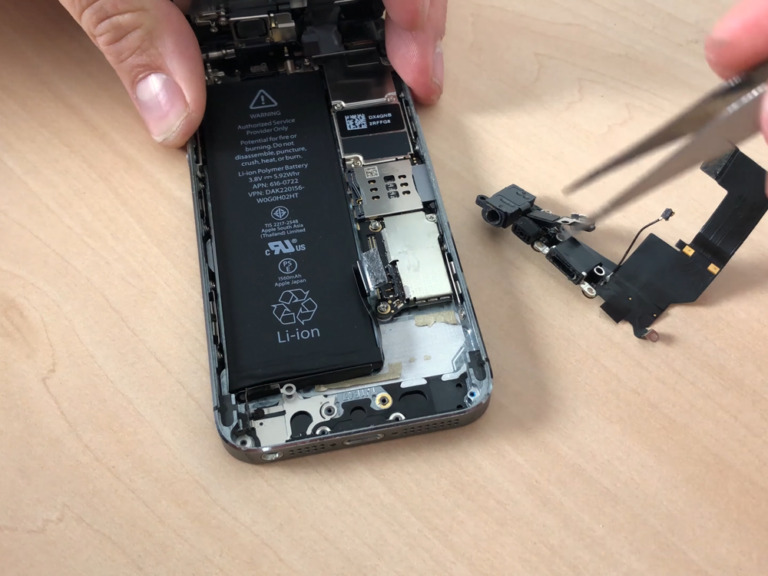iPhone 5s dock connector vervangen