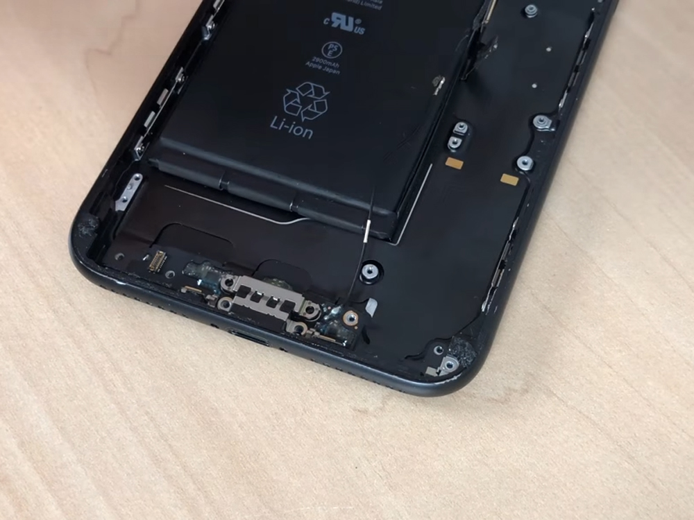 iPhone 7 Plus dock connector vervangen