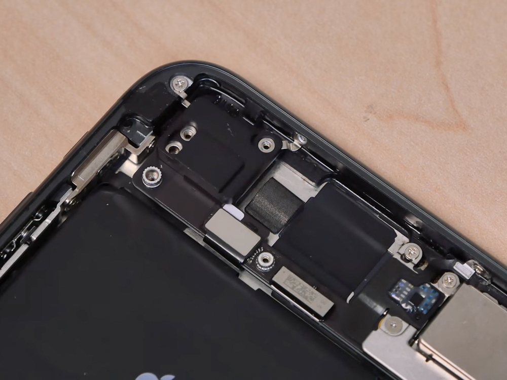 iPhone 8 Plus wifi en bluetooth antenne vervangen